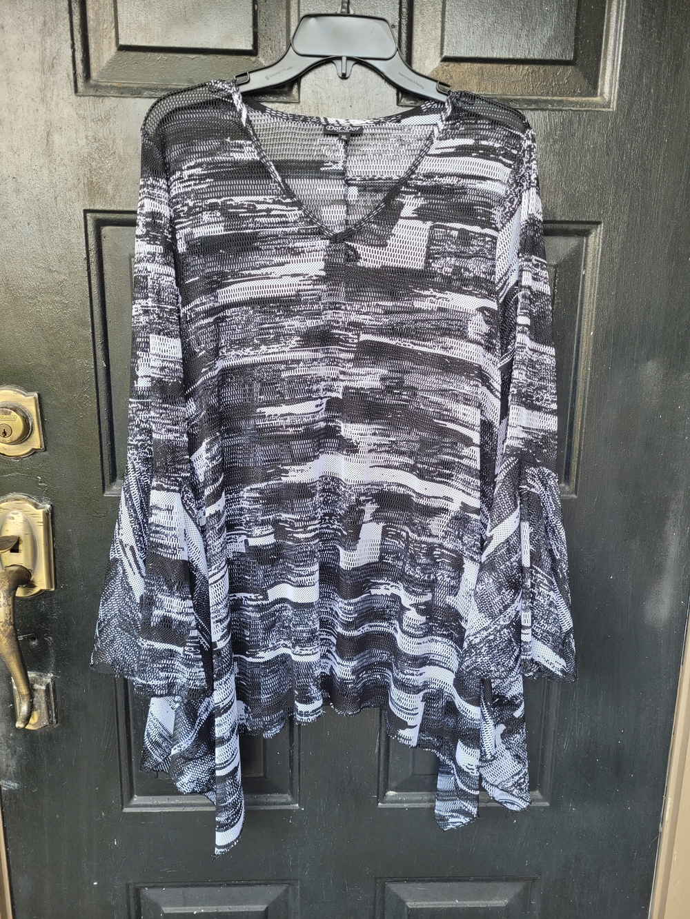 Women's Black & White V-Neck Flowing Tunic with Abstract Stripe Print